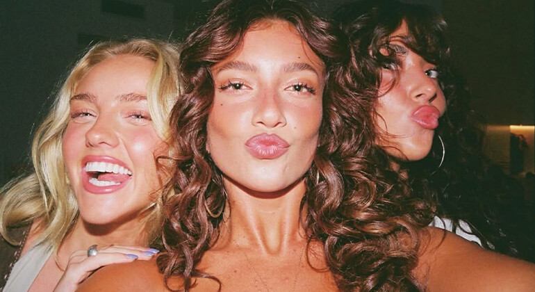 three girls taking a selfie