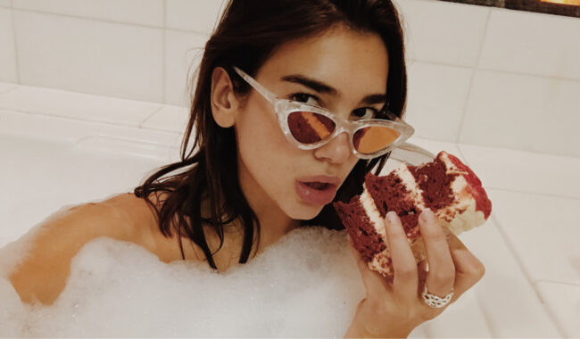 Welke chocoladerepen zijn dan wel goed om niet depressief te raken?Dua Lipa girl dinner trend
