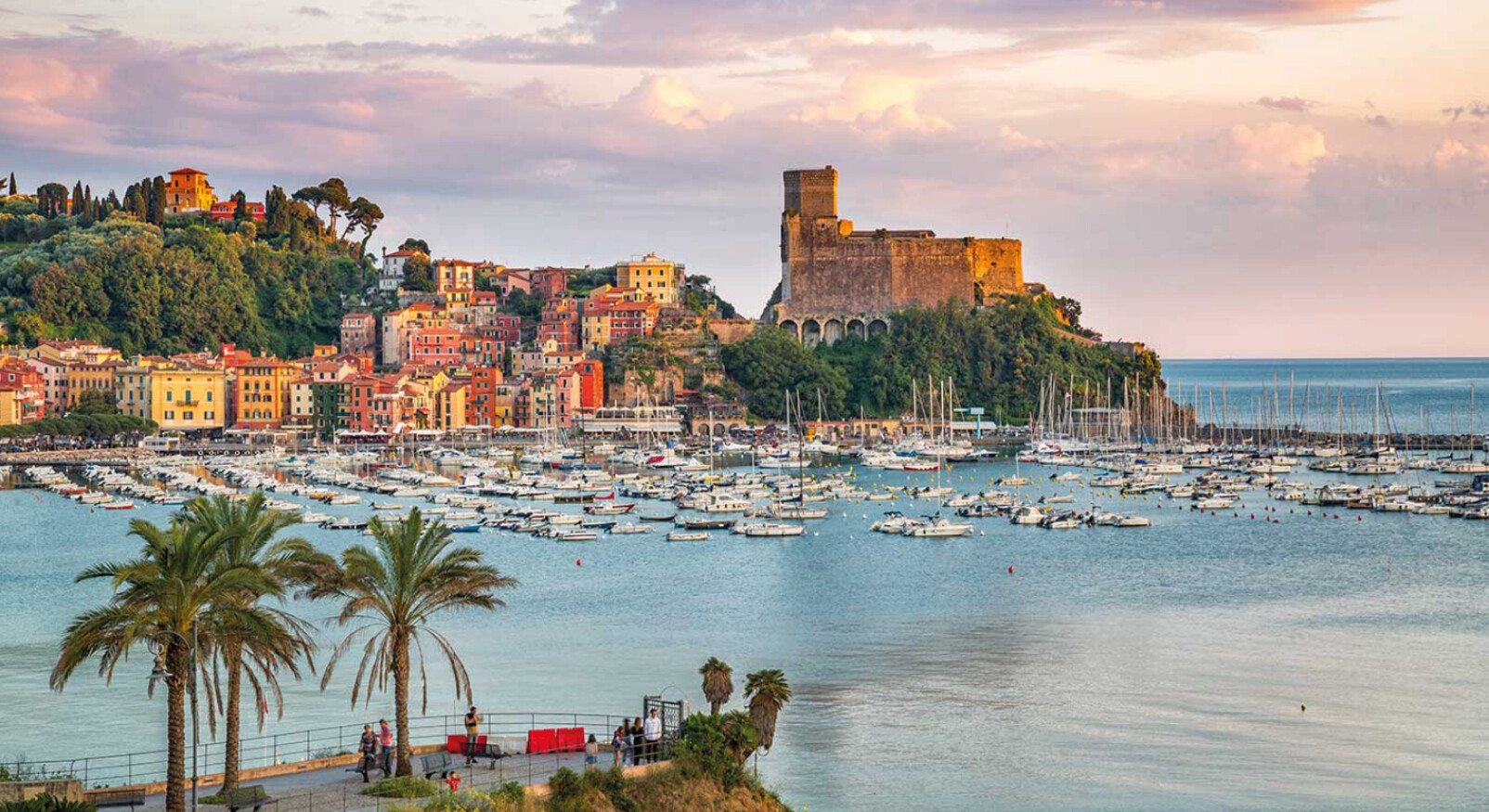 Italiaans dorpje tips travel zee zomers