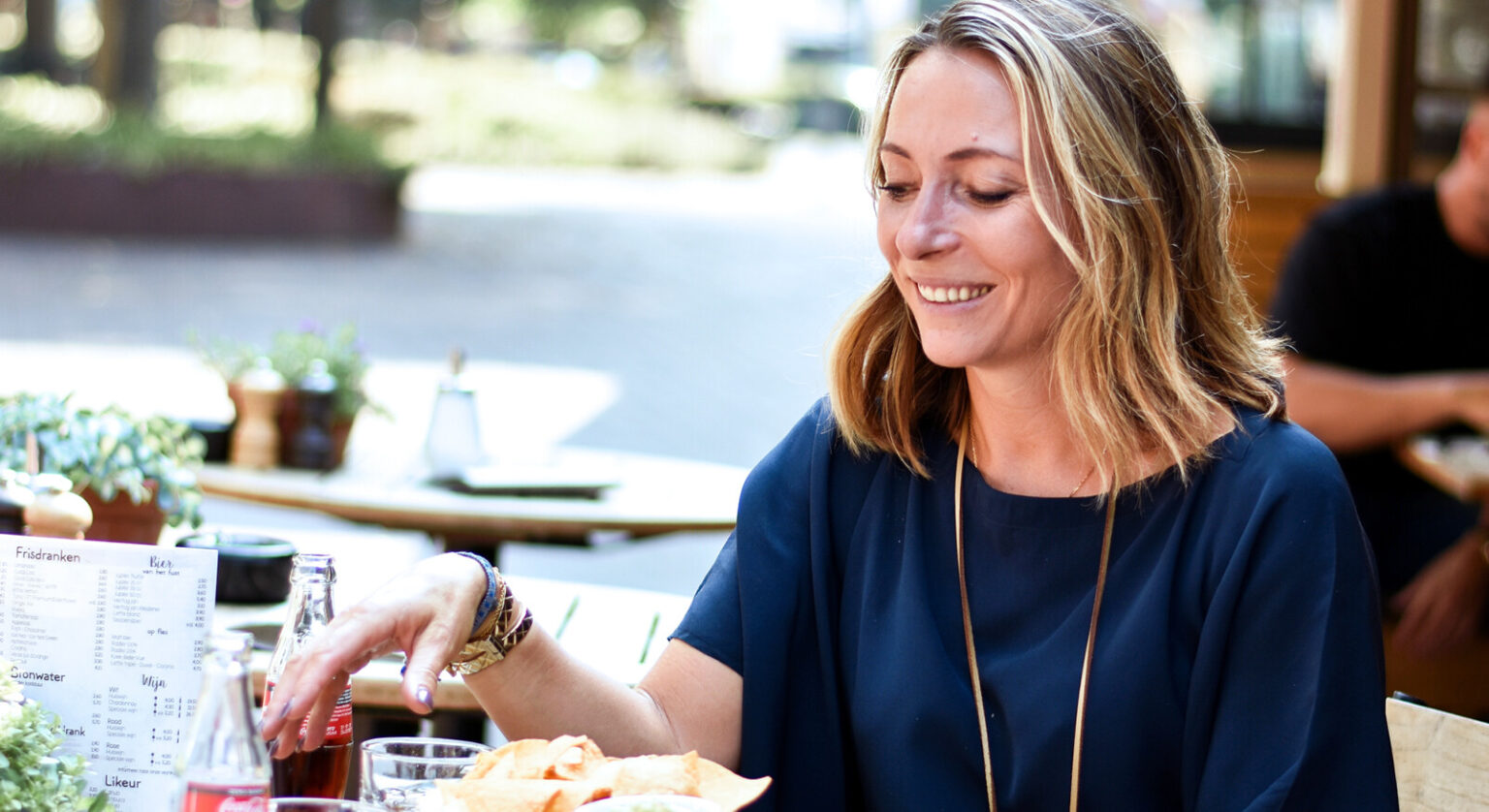 Ook zo’n vriendin die nooit mee betaalt? : Amayzine.com