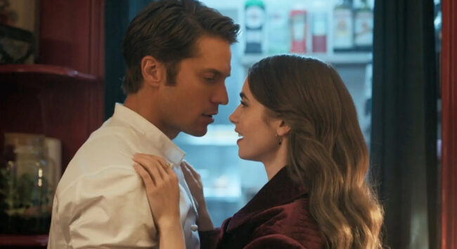 Emily en Gabriel in een intiem moment in Emily in Paris – scène over liefde en verleiding