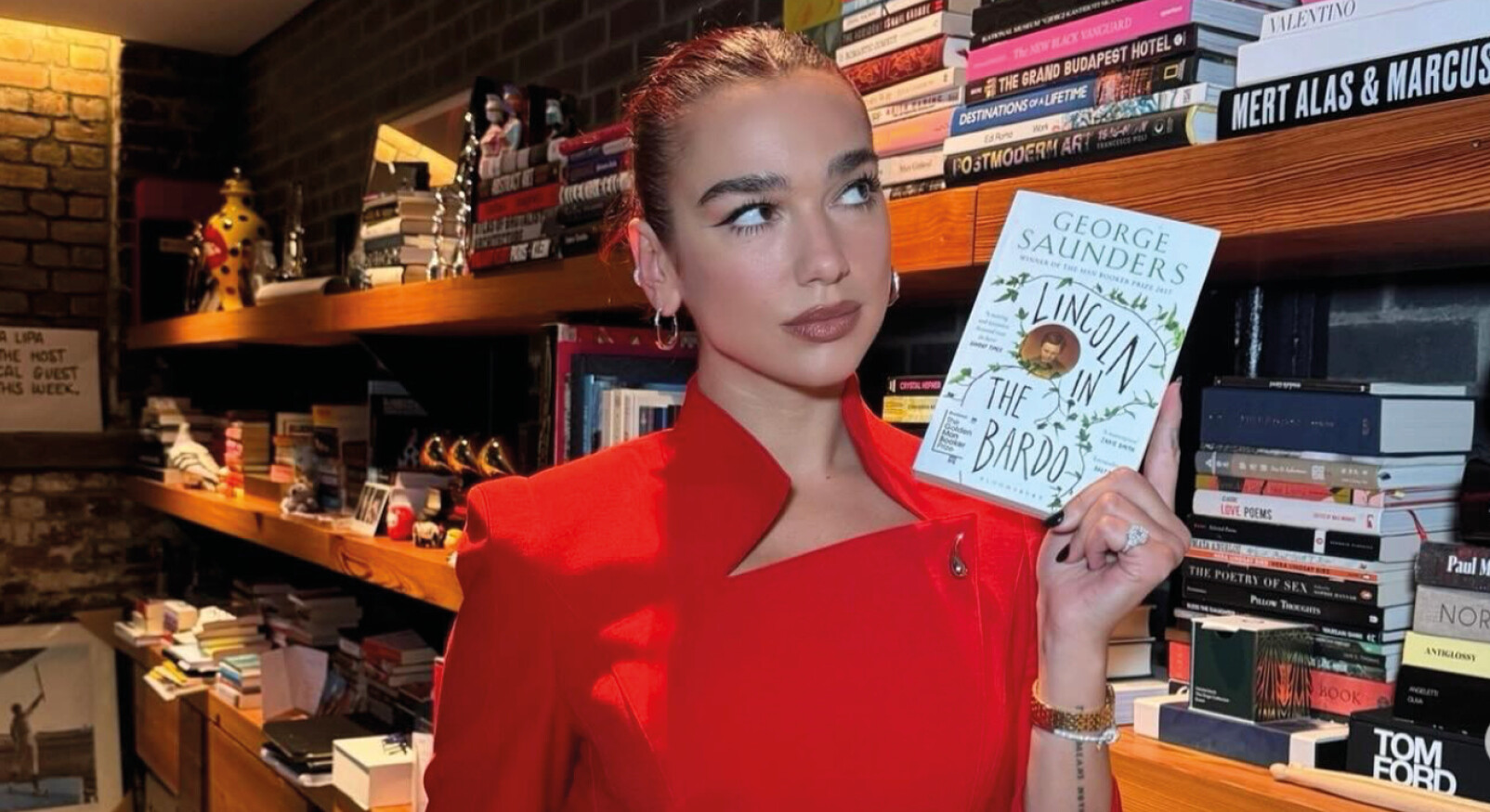 boek lezen dua lipa