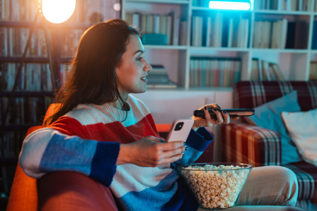 watching_tv_netflix_popcorn