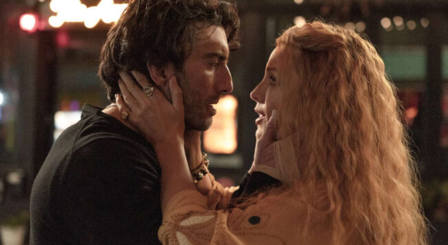 man en vrouw verliefd kijken naar elkaar kussen netflix scene