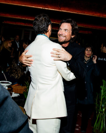 Jason Bateman begroet collega tijdens Netflix Black Rabbit evenement in New York, september 2025