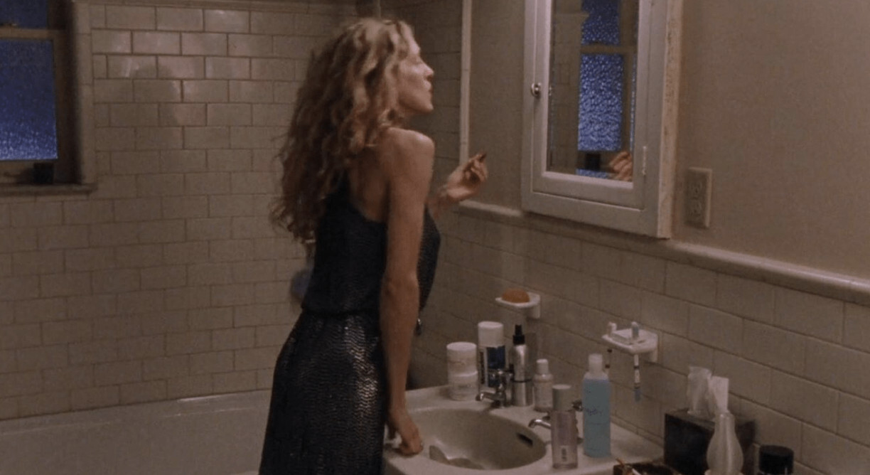sex in the city carrie Bradshaw in the bathroom