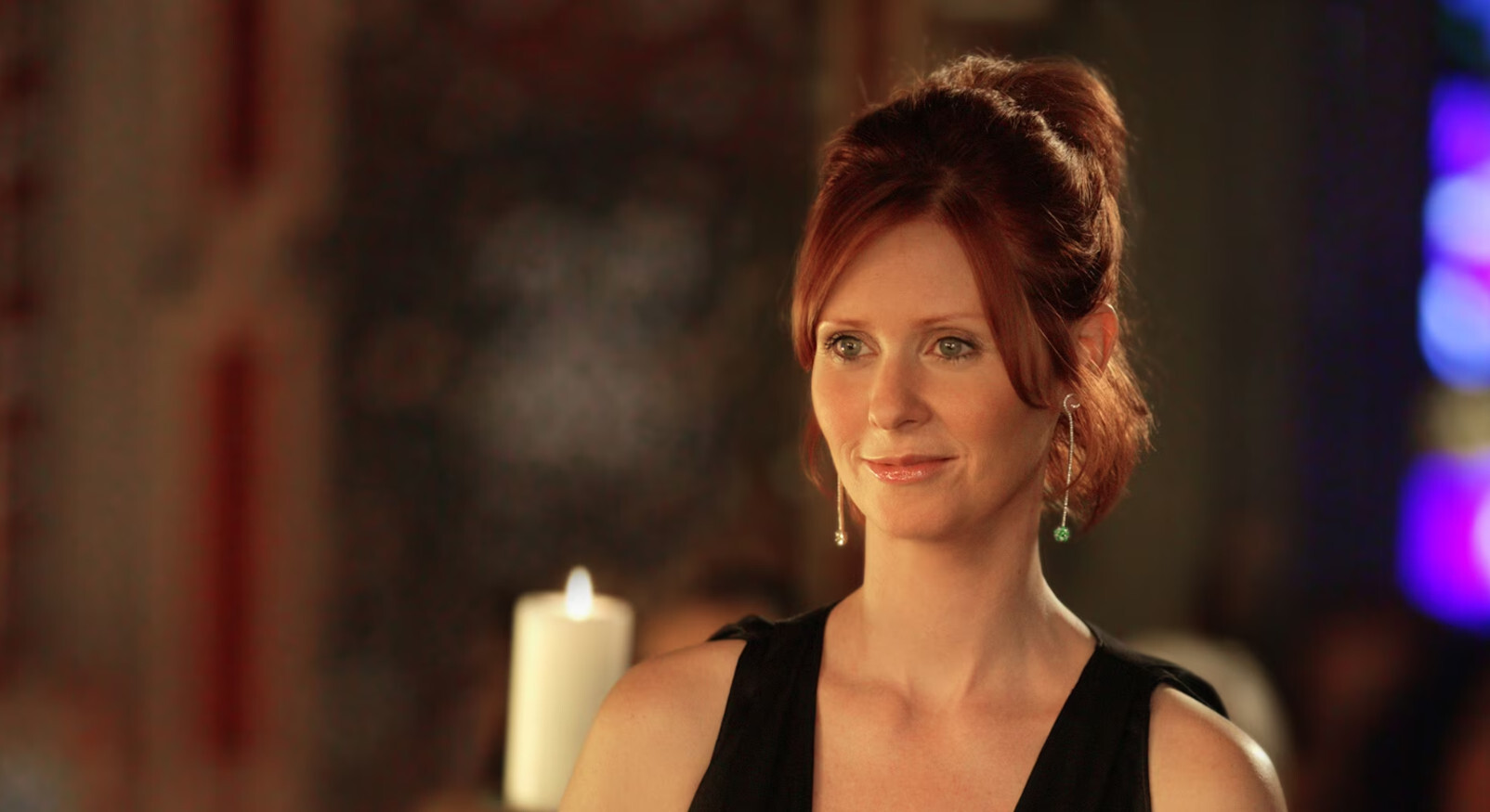 The four protagonists of 'Sex and the City' (Carrie, Samantha, Charlotte and Miranda Hobbes) walk through New York together, illustrating the taxi taxi theory of timing and relationships.