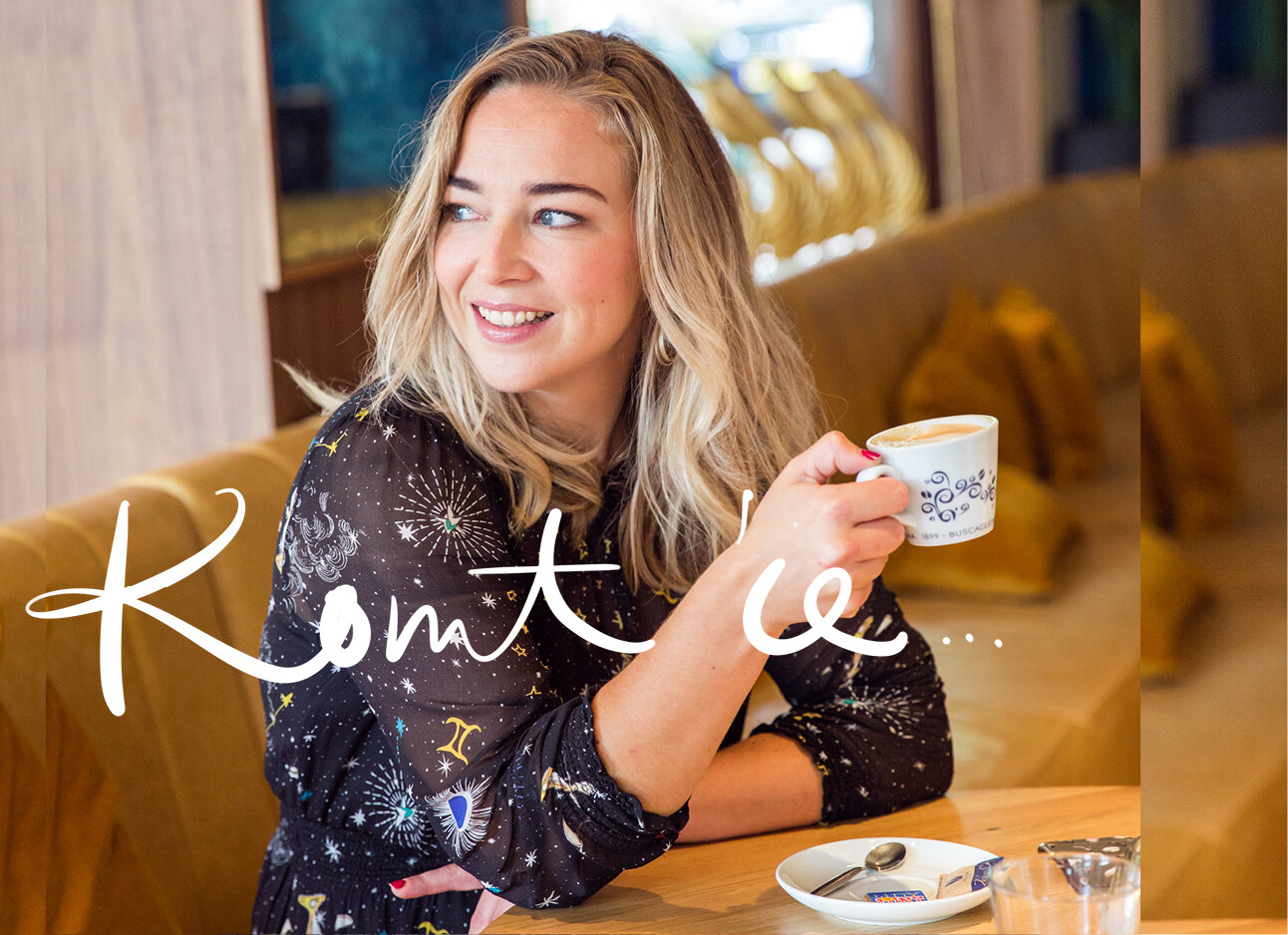 adeline met een kop koffie