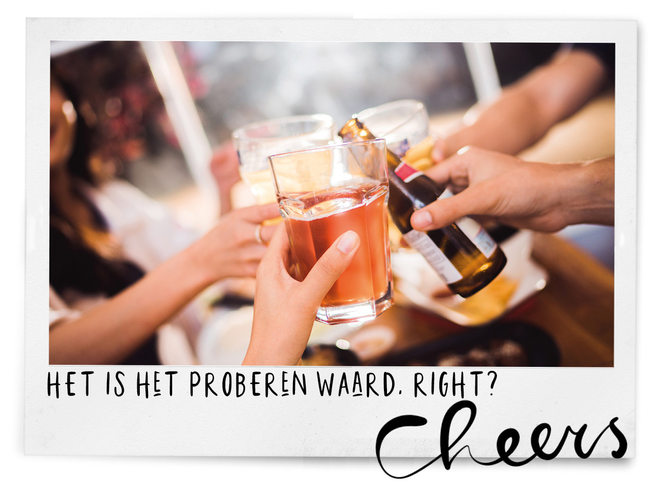 groep vrienden proosten met een biertje, het is het proberen waard, right, cheers