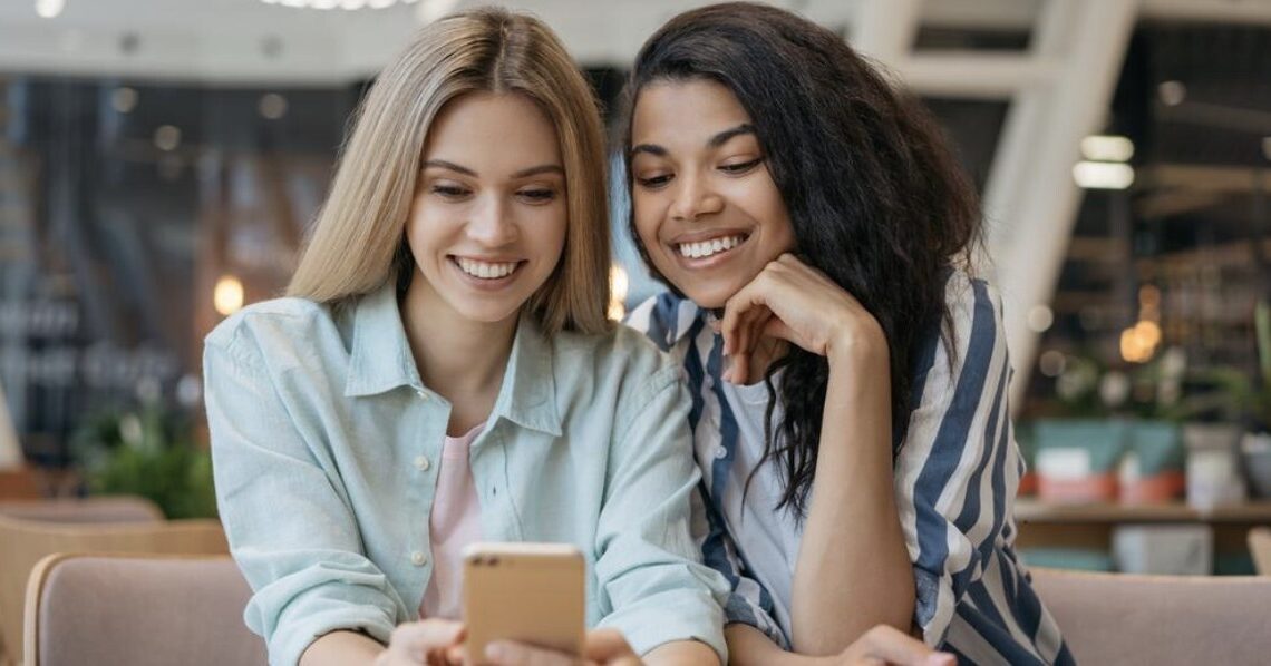 Deze 5 sterrenbeelden hebben het meeste succes met swipen op Tinder