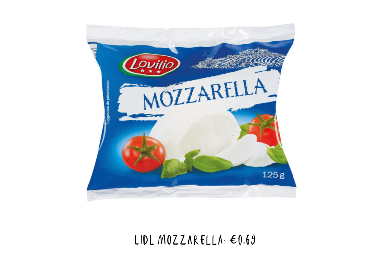 verschillende mozzarella's in verpakkingen