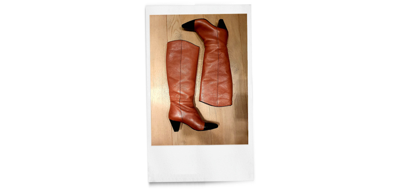 beeld van rood/bruine laarzen