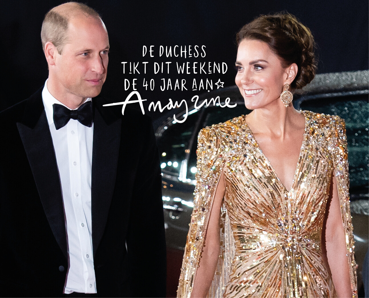 Kate Middleton in een gala jurk lachend over de rode loper