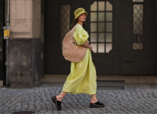 Deze Prada lookalike koop je bij H&M voor €20,99
