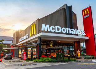 McDonald’s vergeet saus: man wil filiaal opblazen