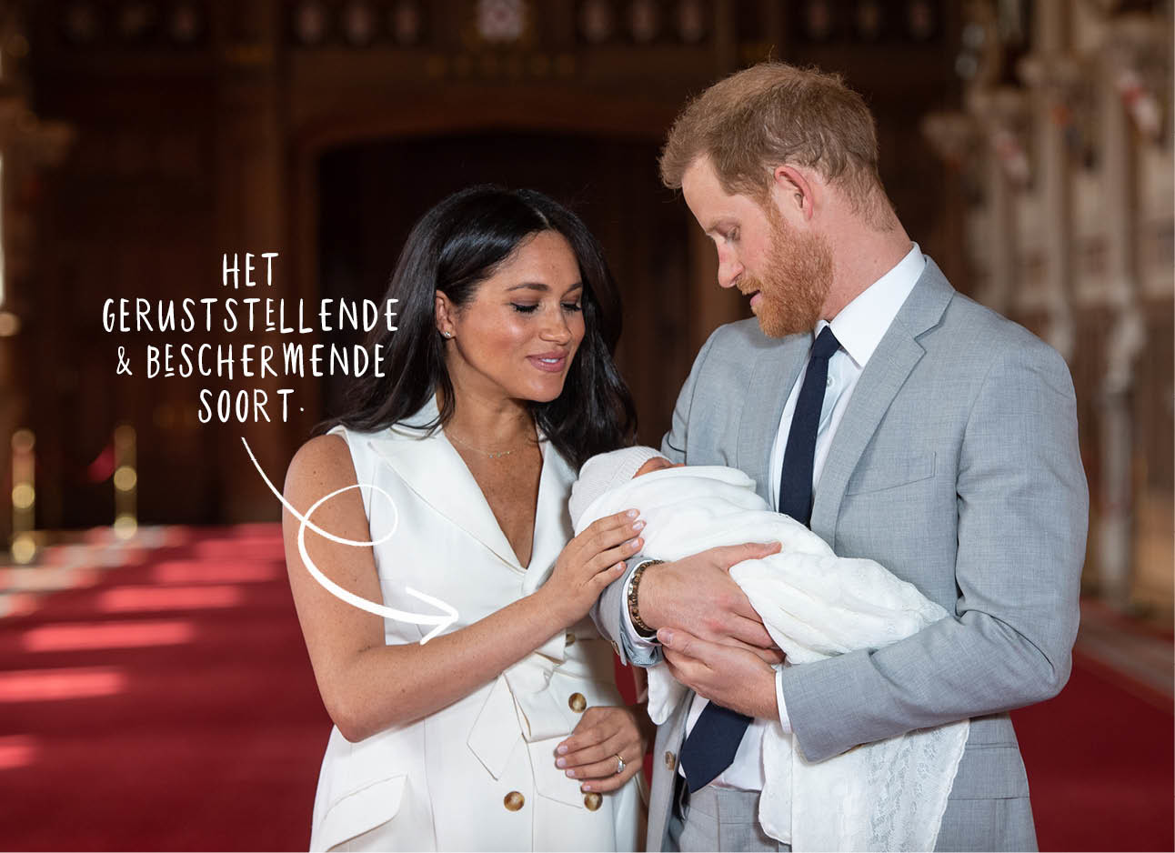 meghan markle en prins harry met baby Archie op het eerste foto moment als familie meghan witte jurk harry blauw licht pak