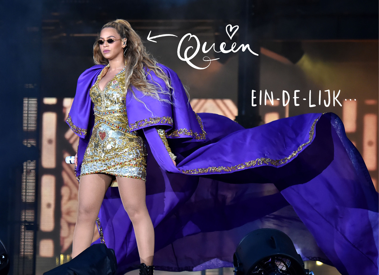 queen b, beyonce aan het performen met een gouden jurk en paarse mantel, zonnebril