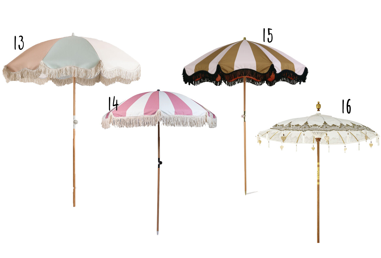 verschillende parasollen tegen de zon die zijn genummerd
