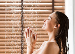 Shower Sandwiching: de hit op TikTok die je huid redt van de droge wintermaanden