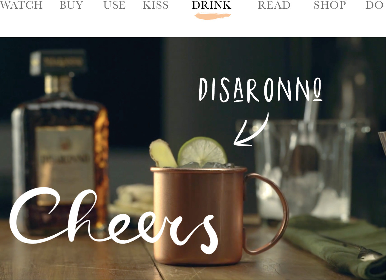 today we drink disaronno amaretto in een moscow mule in rosegouden beker