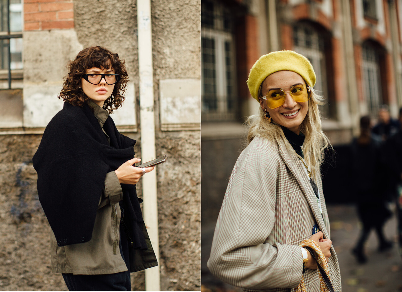 vrouwen staan op straat met zonnebrillen op